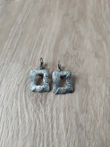 Boucles d'oreilles neuves