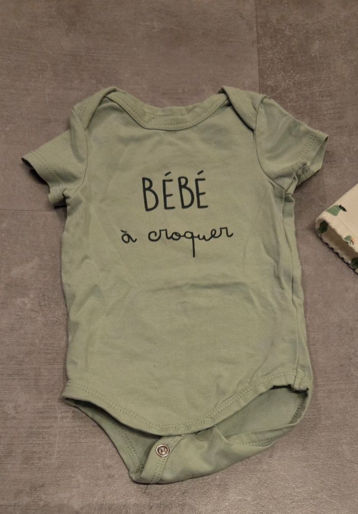 Pyjama + bodie MC tape a l'œil 1mois - photo numéro 4