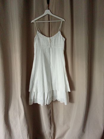 Robe blanche travaillée et avec une doublure M&S taille 40-42