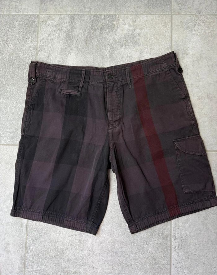 Short homme Burberry Brit taille 36 en parfait état