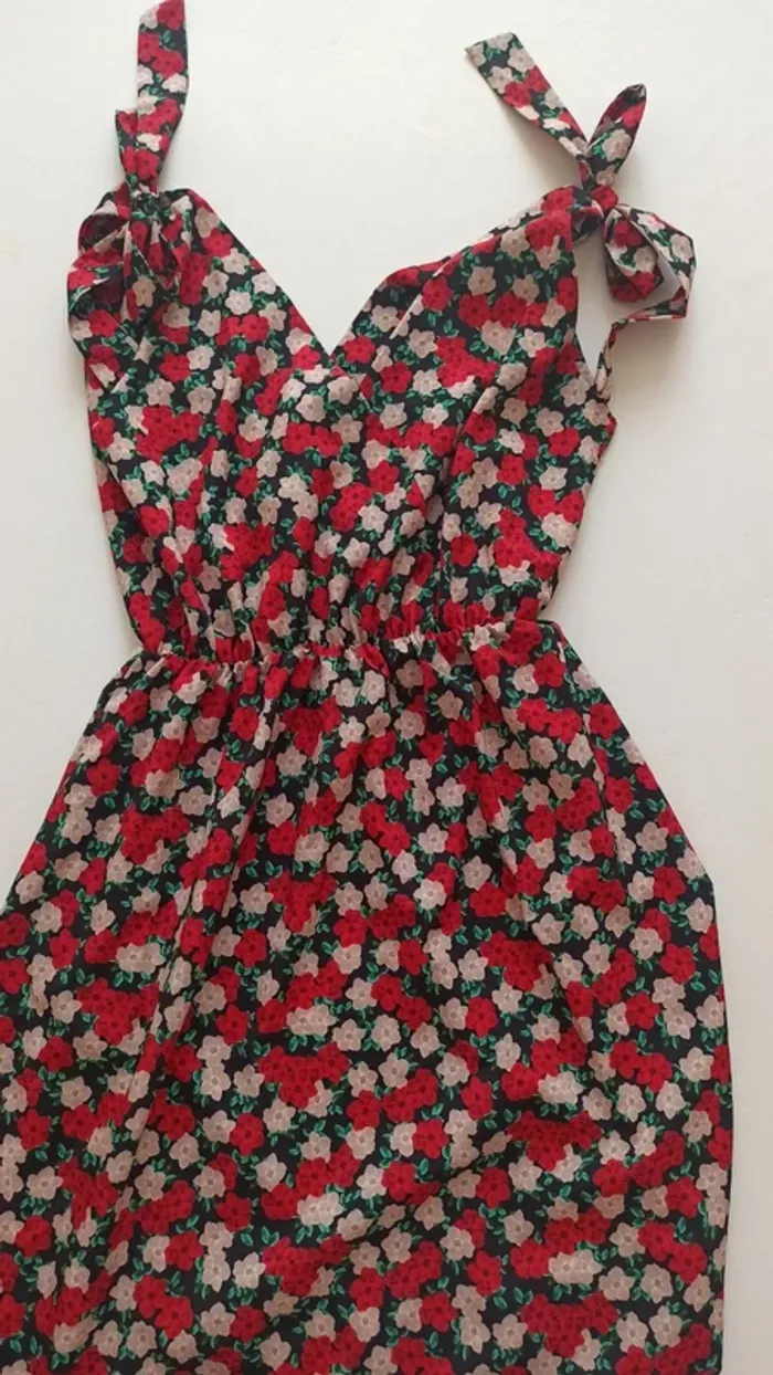 Jolie robe fleurie 38/40 très bon état - photo numéro 8