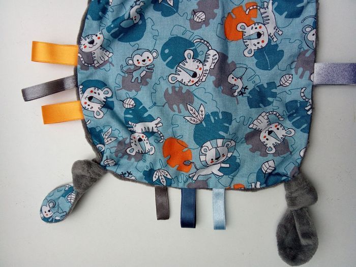 Doudou mouchoir garçon unique, motif lion, gris, bleu ciel - photo numéro 3