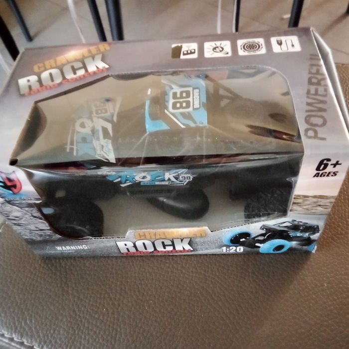 🌼 Voiture télécommander noir/bleu tout neuf 🌼 - photo numéro 3