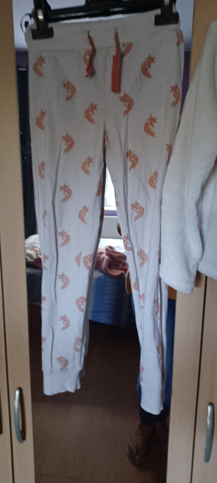 Très joli pyjama 2 pièces fille T 8 ans - photo numéro 2