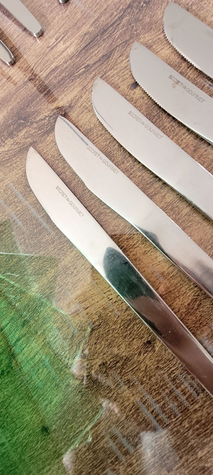 Lot d'assiettes + couverts - photo numéro 7