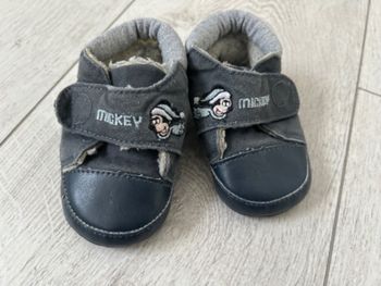 Chaussures chaussons de naissance Disney