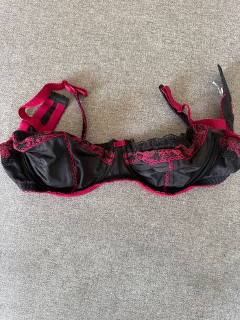 Soutien-gorge Tex Underwear rouge et noir taille 100C