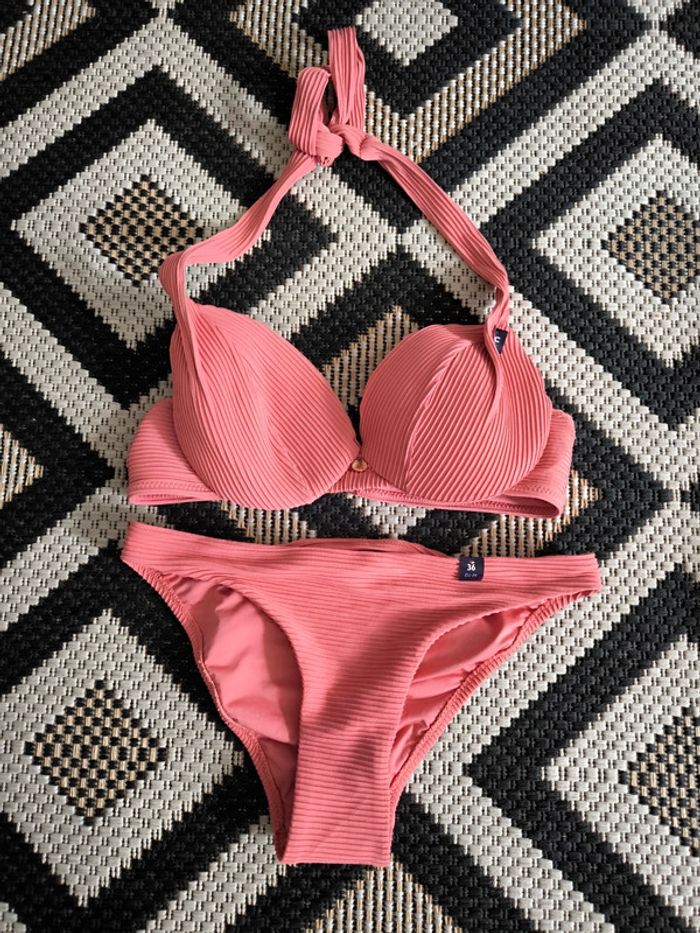 Maillot de bain taille 36 et 90C neuf