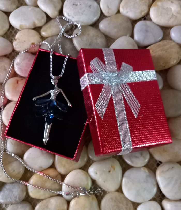 Collier argenté - Ballerine - Pierres bleues nuit