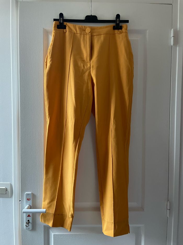 Pantalon style costume moutarde