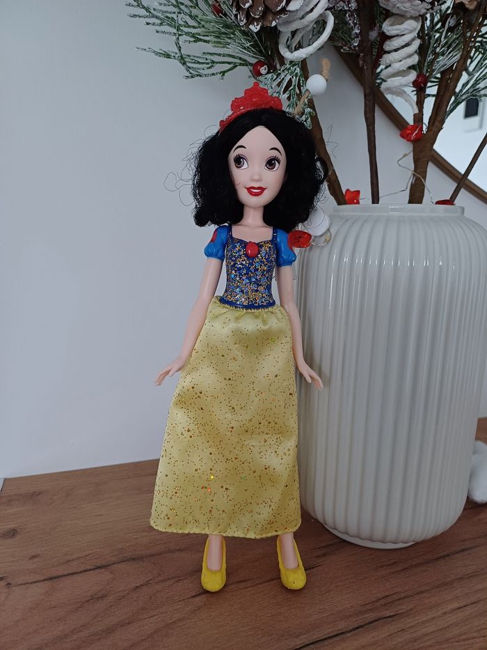 Poupée princesse blanche-neige