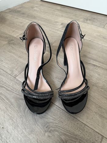 Sandales à talons noires pailletées Naumy