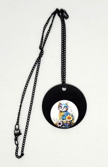 Bijoux création collier cabochon de verre chat fleur