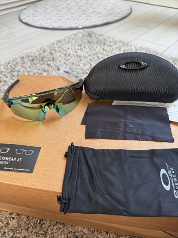 Lunette oakley vert kaki jamais porter 