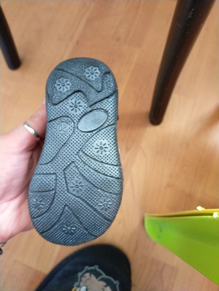 Jolies chaussures vernies taille 20 - photo numéro 4