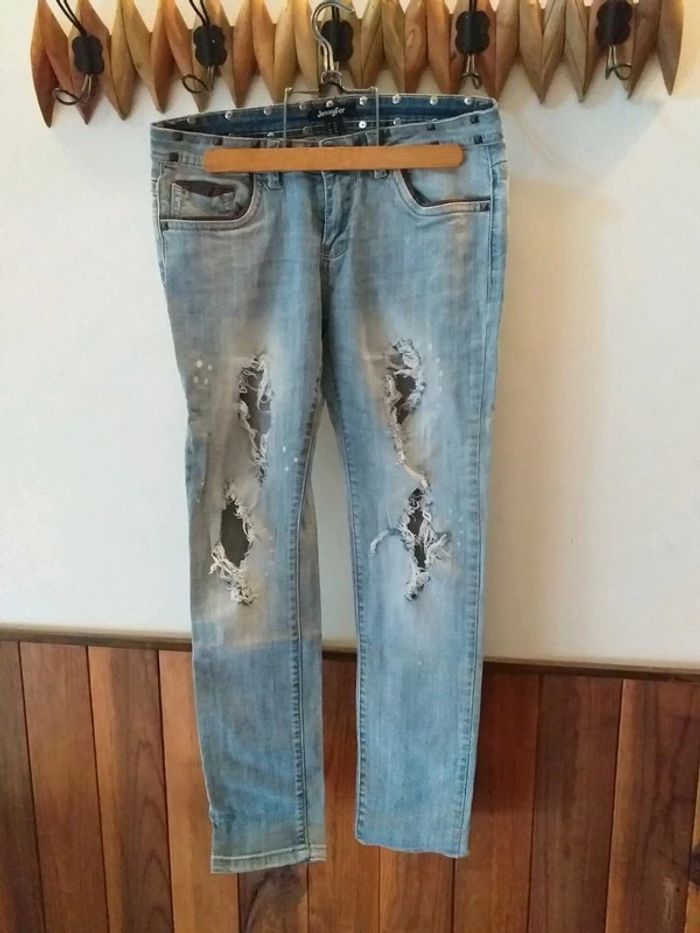 Jeans troué effet délavé