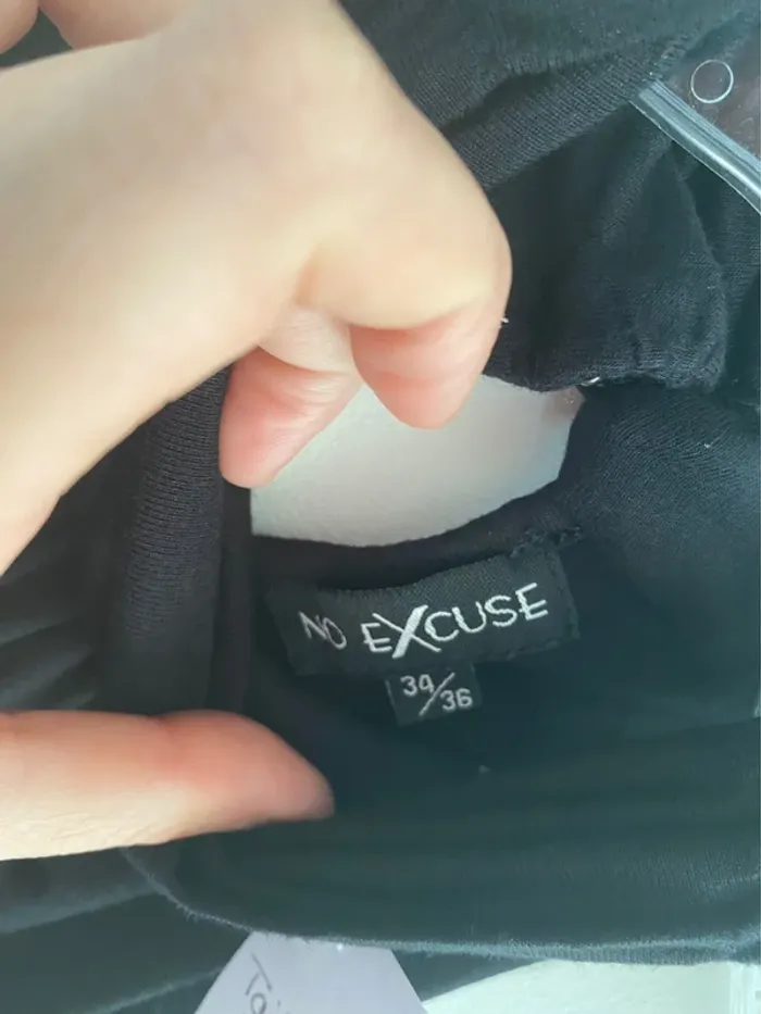 Débardeur à col no excuse noir boutons strasse à la nuque - photo numéro 7