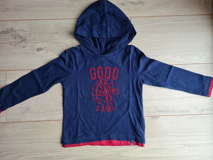 Sweat Bleu marine et rouge 3 ans