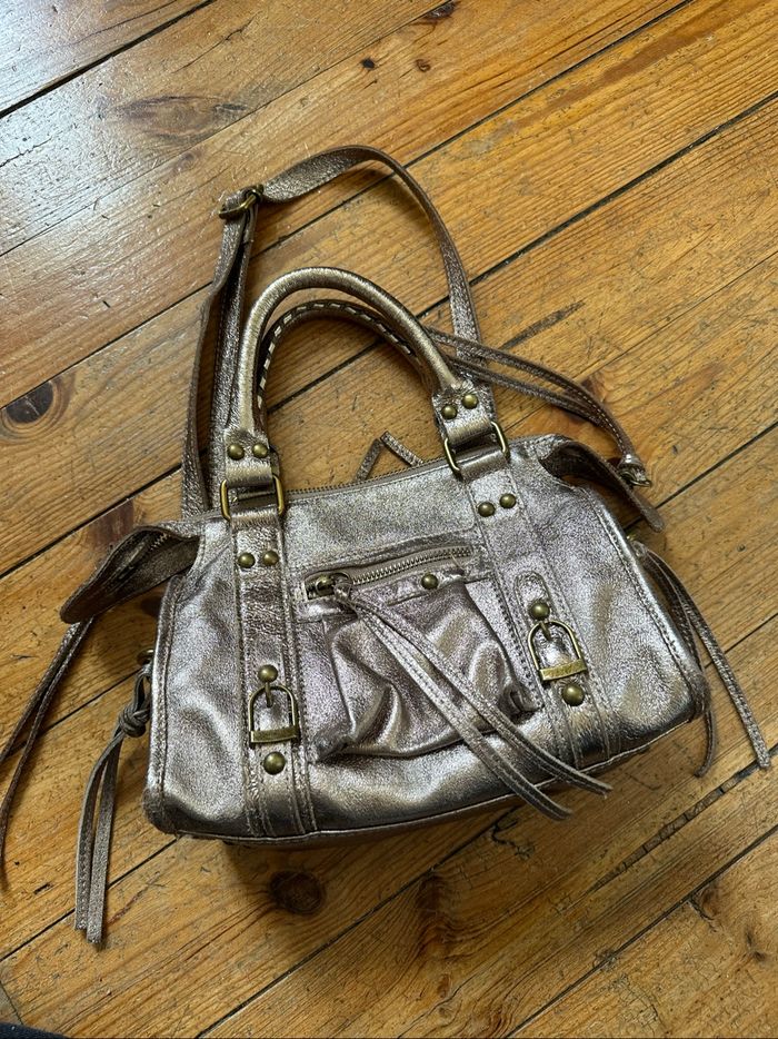 Sac à main bandoulière cuir brillant tendance