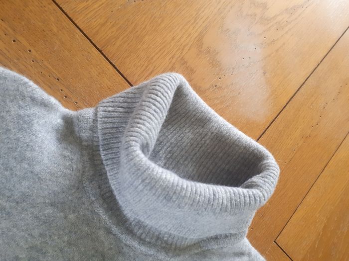 Pull Uniqlo gris clair col roulé - photo numéro 4