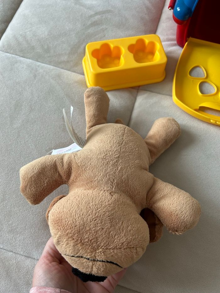 Petit chien et sa cage niche portable - photo numéro 3