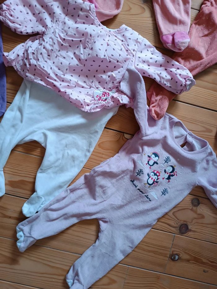 Lot fille 10 articles 12 mois pyjamas en très bon état - photo numéro 2