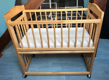Berceau en bois + matelas