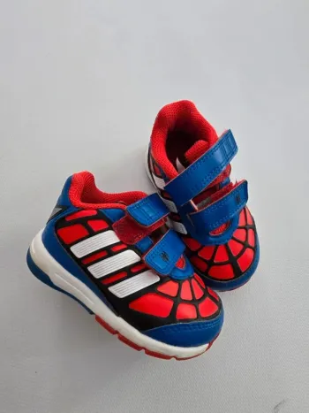 Basket adidas spiderman