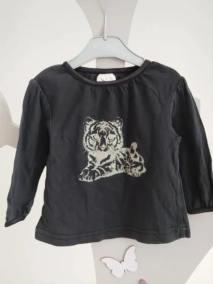 Tee-shirt manches longues noir imprimé tigre pailleté taille 6 mois