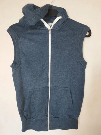 Veste capuche zippé sans manches