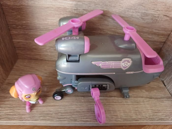 Véhicule et figurine stella pat patrouille