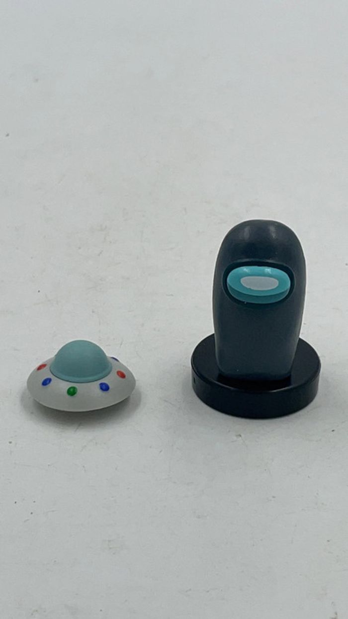 Figurine Among Us + accessoire Tomy