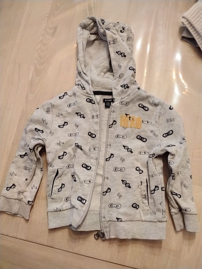 Gilet zippé capuche