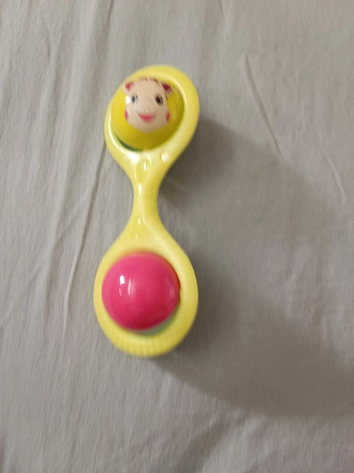 Lot girafe + hochet + bavoir et lange neuf - photo numéro 3