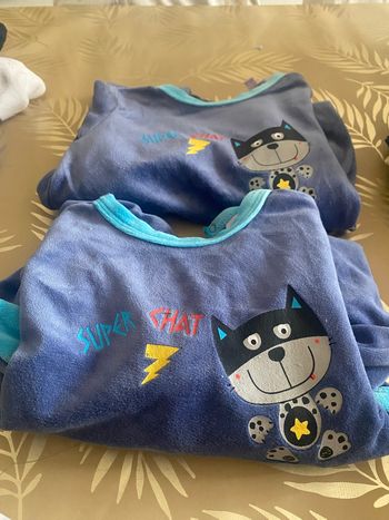 Lot 4 Pijama neuf 9 mois
