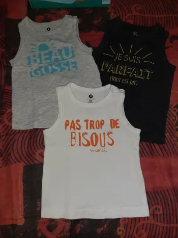 3 débardeurs à messages 12mois