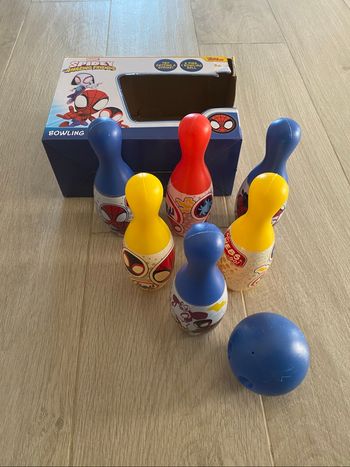 Set de jeu de quille Marvel avec boule