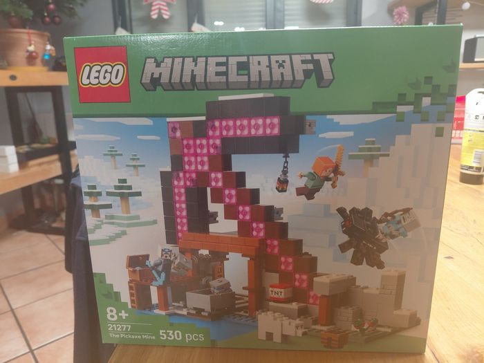Lego minecraft 21277 mine en forme pioche