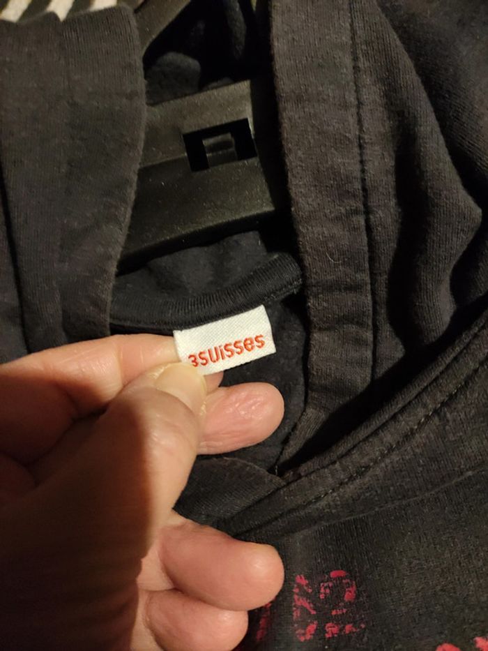 Sweat 3 Suisses 16 ans ou taille S - photo numéro 4