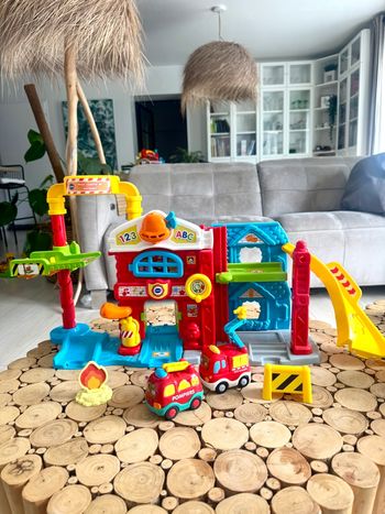Maxi caserne de pompiers tut tut bolides Vtech
