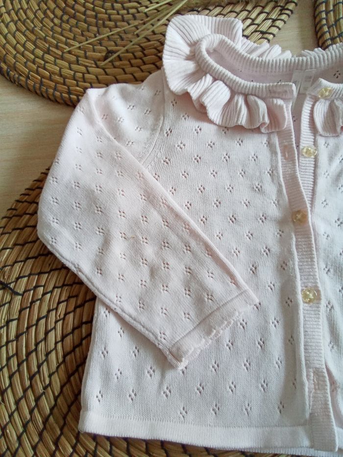 Gilet rose avec jolis motifs en broderie Orchestra taille 24 mois - photo numéro 2