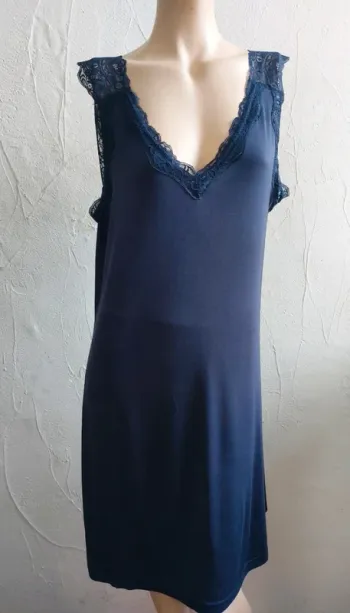Charmante nuisette bleu marine avec dentelle Taille M