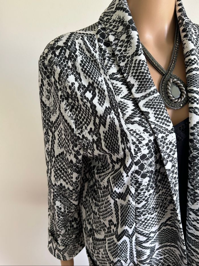Veste imprimée mi longue taille unique jamais portée - photo numéro 4