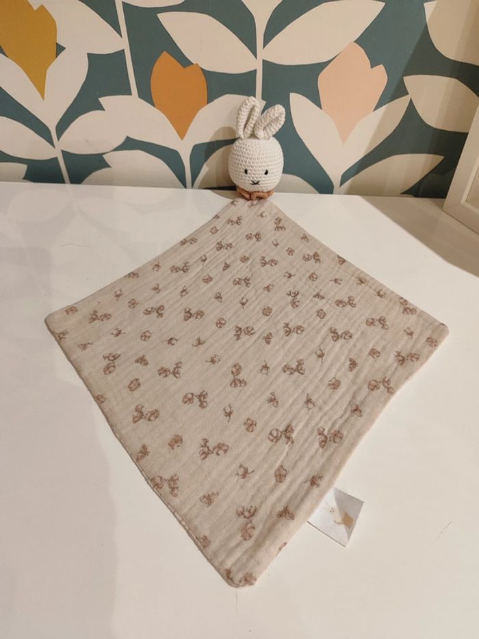 Doudou plat lapin crochet gaze de coton fait main