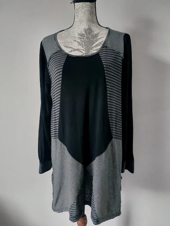 Haut long noir et gris