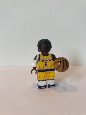 Figurine type lego Lebron James aux Lakers.Basketteur