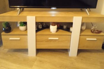 Meuble d'angle TV / plantes
