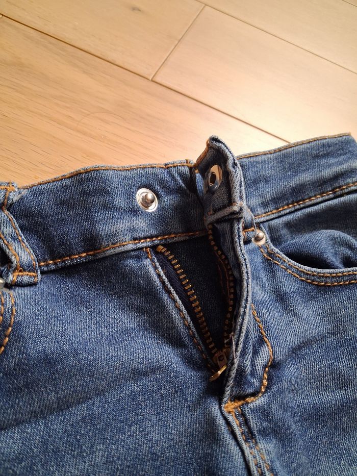 Jean skinny Kiabi 5 ans (mais taille plus petit) - photo numéro 4