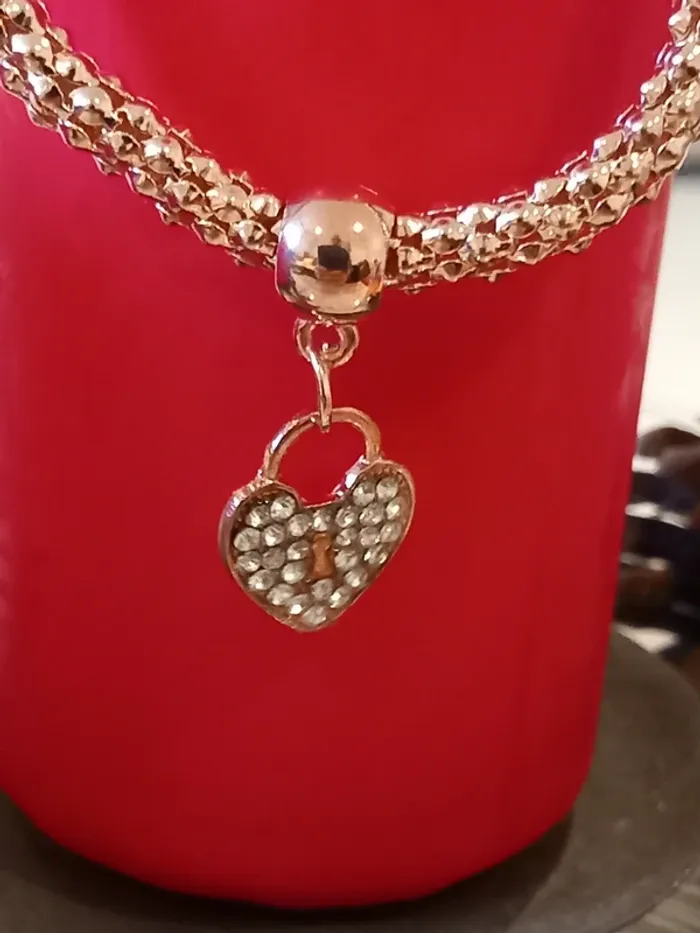 Bracelet fantaisie avec un coeur - photo numéro 2