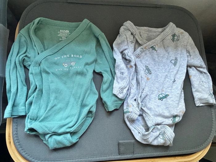 Lot de 2 bodys manches longues , naissance, kiabi